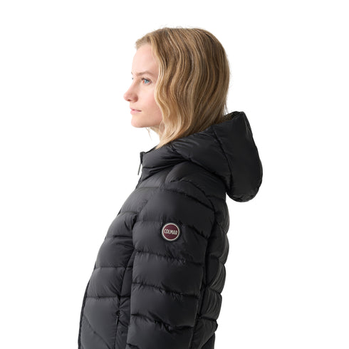 Piumino Donna corto, con logo applicato sulla manica e cappuccio